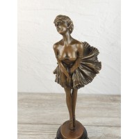 Statuette "Dancer in a flowing skirt"