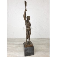 Statuette "Girl with a paddle (quality)"
