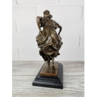 Statuette "Variety Dancer (EPA-640)"