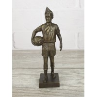 The statuette "Pioneer with a ball"