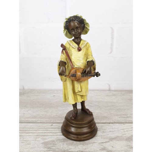 Statuette "Girl with a hurdy-gurdy"