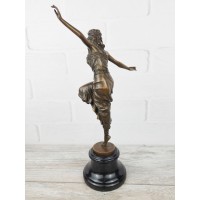 Statuette "Dancer (EPA-642)"