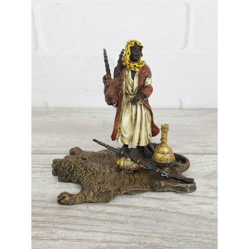 The statuette "Arab trader on the skin of a tiger"